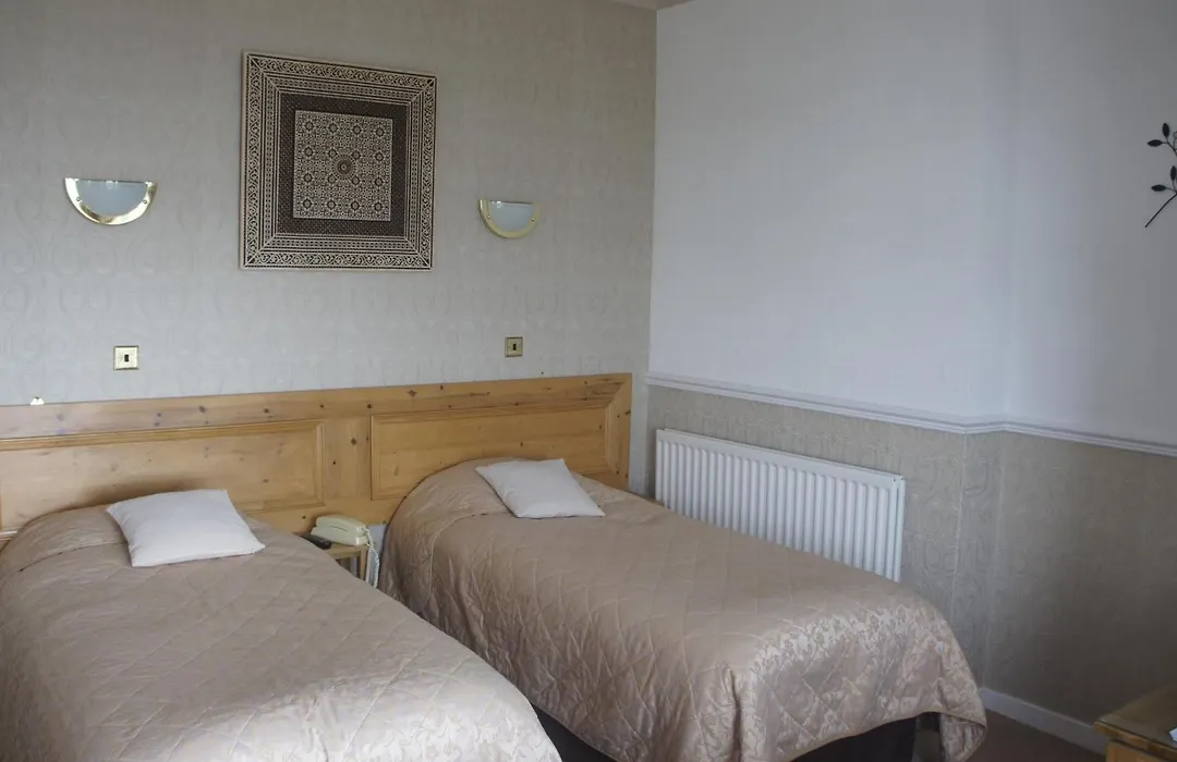 Plas Isa Hotel-1